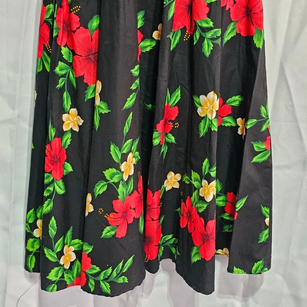 Vintage Royal Creations Hawaiian Dress‎ Black Red Hibiscus Floral Midi Smocked M